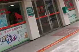 存款两万元却被办了保险？银行称已获同意，大妈：我不识字图片