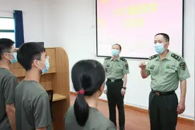 学校校长黎湘赴三号院看望2021级无军籍本科学员及家长图片