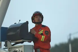 “装备医生”，烈火青春图片