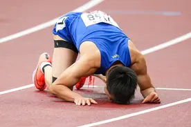 田径——男子100米T36级：邓培程破残奥纪录夺冠图片