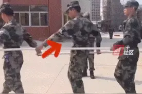 不好意思教官！我的腿好像很有自己的想法……图片