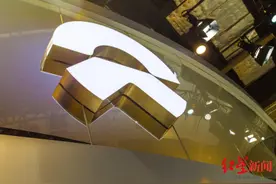 蔚来车主“远程升级”，车停路中间超1小时，分析师称升级功能有缺陷图片