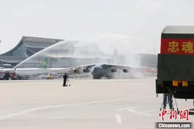 一抔乡土魂归故里，“太爷爷，您终于回家了！”图片