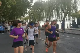 点赞！连续五个周末，早上6点半，杭州30个亲子家庭组团西湖边晨跑图片