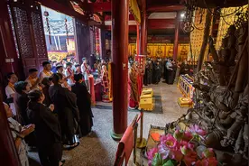 别爱太满，别睡太晚：寺庙的流量密码与新媒体生意经图片
