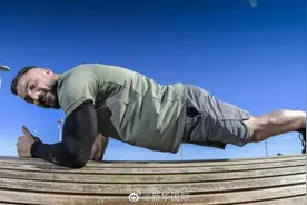 平板支撑9小时30分1秒！澳男子打破平板支撑世界纪录图片