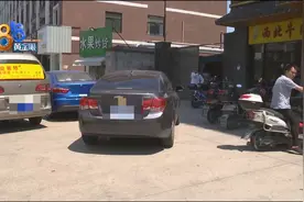 车停商铺门口，回来看到垃圾图片