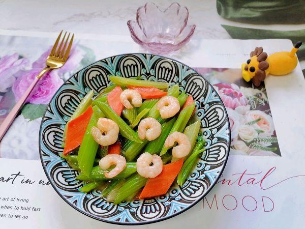 芹菜炒虾仁怎么做（少盐饮食 轻松生活芹菜炒虾仁）