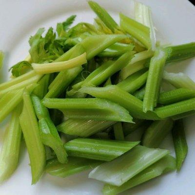 #少盐饮食 轻松生活#芹菜炒虾仁