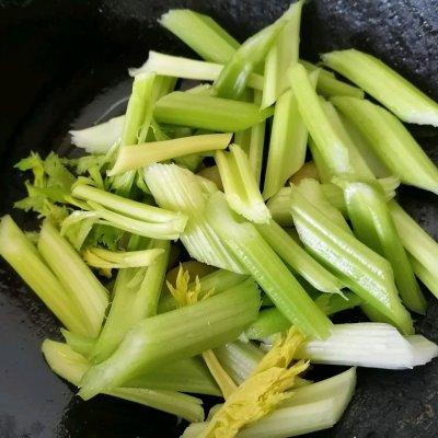 #少盐饮食 轻松生活#芹菜炒虾仁