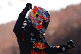 F1荷兰站 维斯塔潘主场杆位夺冠重返榜首 7万车迷嗨翻了图片
