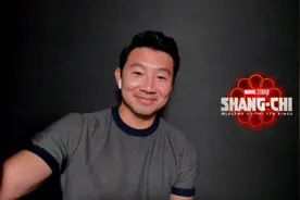 《尚气》翻转评价 美2天破8亿！刘思慕合照「大型看板」光荣返乡图片