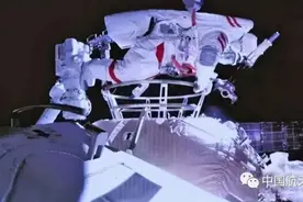 太空行走：体验一种“危险的浪漫”图片