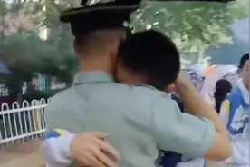 哥哥退伍回来，第一时间接弟弟放学……一句“俺想你”让人泪奔图片