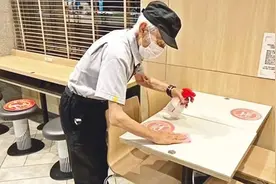 最近，一位日本麦当劳员工上了热搜图片