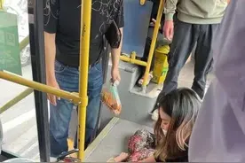 昆明公交车上跪地救人的美丽小姐姐找到啦！是去年云南首批援湖北医疗队员图片