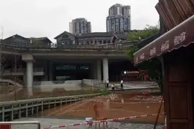 磁器口迎今年以来最大洪水：码头广场已被淹没 商家随时准备撤离图片
