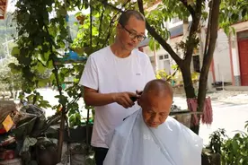 见义勇为的人民教师刘旭：赠人玫瑰 手留余香图片