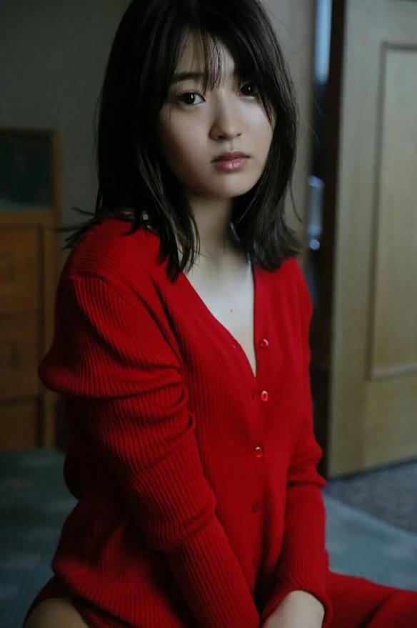 泳装下的身材无敌！《泰迦奥特曼》女主吉永亚由里美照