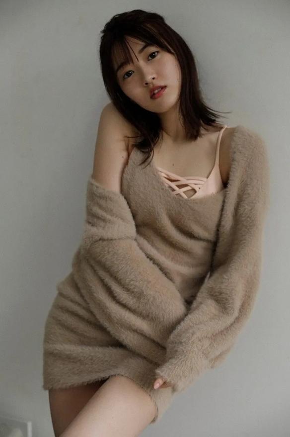 泳装下的身材无敌！《泰迦奥特曼》女主吉永亚由里美照