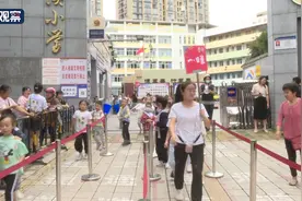 学生入学不再填写父母职务 家长一致好评图片