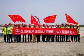 无锡太湖隧道南泉段主体完工图片