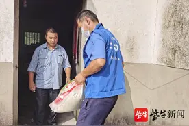 特色志愿服务！为行动不便的老年人提供上门理发服务图片