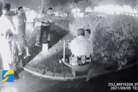 雨夜里的温情一抱！宝贝别哭，带你回家图片