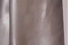 一拳打进班房！一男子列车上为窗帘开合动粗，被深圳铁路警方行政拘留图片