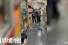 男子打碎33800元茅台，视频在网络热传！实际打碎的茅台标价为5280元图片