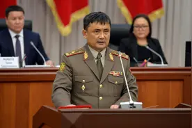 吉尔吉斯斯坦总统任命别克博洛托夫为新任国防部长图片