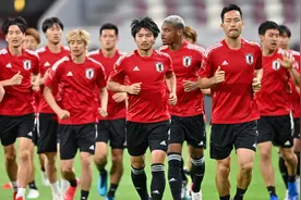 足球——世预赛12强赛：日本队进行赛前训练图片