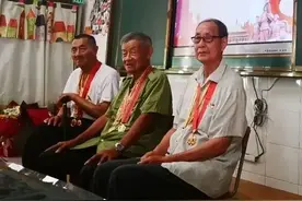 听了这个故事，小学生课上哭成泪人……图片