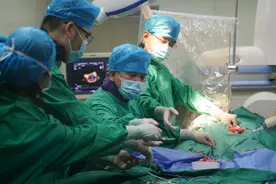 986医院首例TAVR术让患者重获“心”生图片