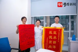 早产儿出院时医生的一个小小举动，婴儿家人记了20年图片