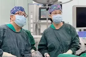 将两个独立的子宫“合二为一”“双子宫融合+试管婴儿”女子诞下健康婴儿图片