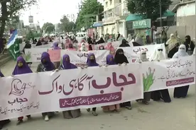 巴基斯坦有女性游行，竟要求为戴头巾立法图片