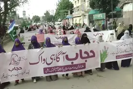 巴基斯坦有女性游行，竟要求为戴头巾立法图片