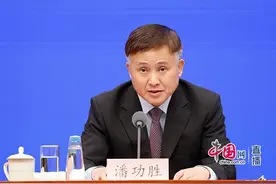 央行：到7月末，社会融资规模存量302万亿，同比增长10.7%图片