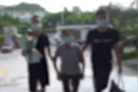 6岁男童中秋节被邻居拐走，父母苦寻22年，终于在佛山相见图片