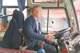拾金不昧的陈振刚图片