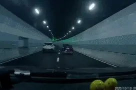 珠海男子雨天恶意别车撞出巨响！后车视频举报！三名司机被罚图片