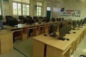 我们心目中的英雄，是他→图片