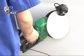 两次都是这把油枪，小伙这回真的受伤图片