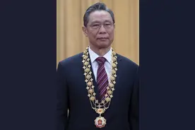共和国功勋人物丨他们的名字，铭刻在全民战“疫”的记忆中图片
