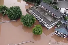 重庆嘉陵江水位超警，磁器口古镇部分被淹视频封面
