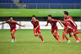 足球——男足U18组：陕西队夺金图片