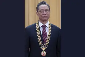 共和国功勋人物丨他们的名字，铭刻在全民战“疫”的记忆中图片