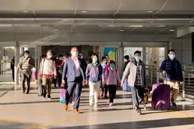 9月15日起，内地和澳门居民可免隔离赴港图片