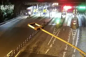 外卖小哥骑摩托上高速：我驾照分多……图片